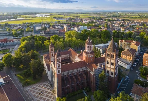 Vercelli: cosa vedere nella città del riso tra storia, misteri e luoghi nascosti (guida completa 2026)